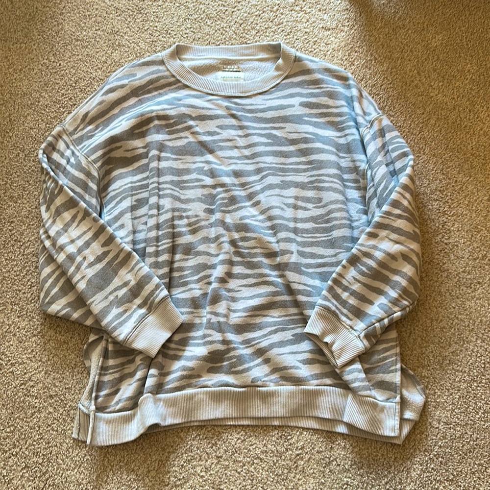 grey zebra print, oversized sweatshirt, M American Eagle, soft, split sides